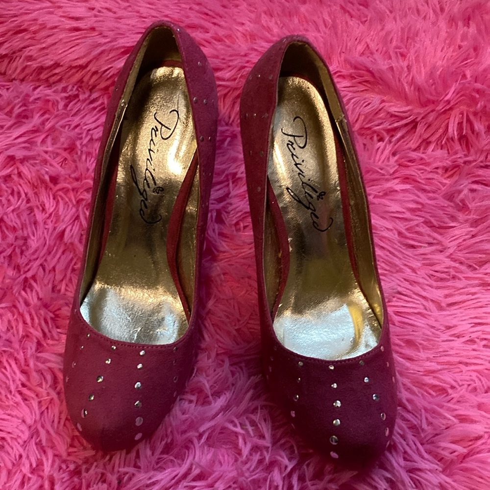 Faux suede studded petal pink studded cushioned 4” heel pumps size 8 - Picture 2 of 10